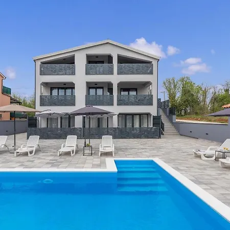 Natalija Apartment