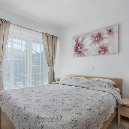Natalija Apartment *